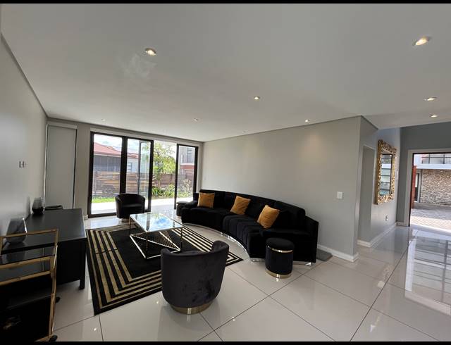5 BEDROOM CLUSTER FOR SALE IN IZINGA RIDGE